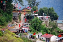 dong nguoi hanh huong ve khu di tich kim lien tuong nho bac ho