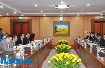Bộ Tài chính chia sẻ kinh nghiệm phân cấp quản lý ngân sách với Bộ Tài chính Lào