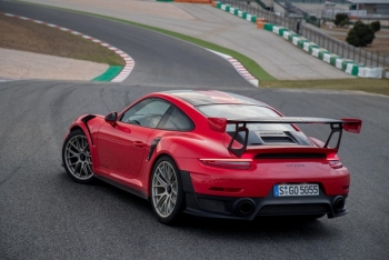 Vì sao lại có nhiều siêu xe Porsche 911 GT2 RS được rao bán đến vậy?