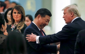 Trump “vừa đấm vừa xoa” Trung Quốc trước cuộc gặp Tập Cận Bình