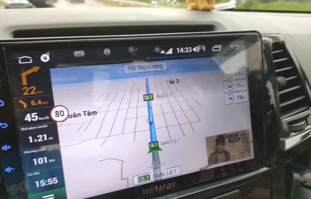 "Độ" màn hình Android trên ô tô: Thượng vàng hạ cám, mất tiền như chơi