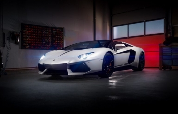 Chi 1 tỷ đồng để độ lại nội thất của Lamborghini Aventador