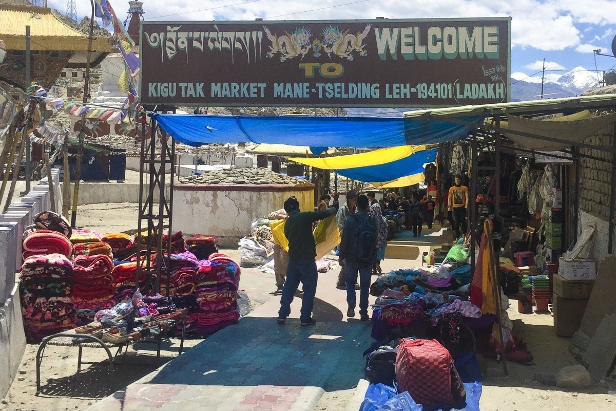 Một khu chợ ở Ladakh, Ấn Độ. Ảnh: SCMP 