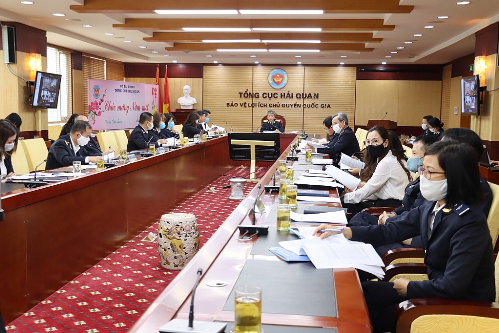 Cuộc họp trực tuyến của lãnh đạo Tổng cục Hải quan với một số đơn vị hải quan địa phương và doanh nghiệp. Ảnh: N.Linh