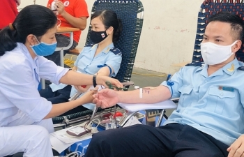 Thanh niên Hải quan Thanh Hóa tham gia chương trình hiến máu tình nguyện