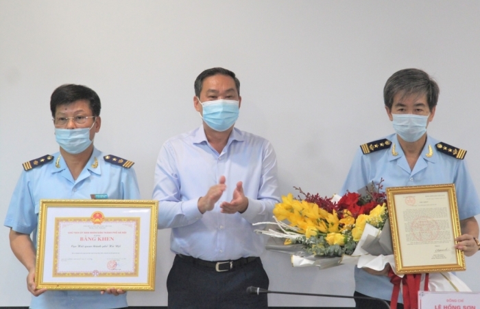 Cục Hải quan Hà Nội nhận Bằng khen Thành phố về thành tích phát hiện, bắt giữ vụ ma túy khủng