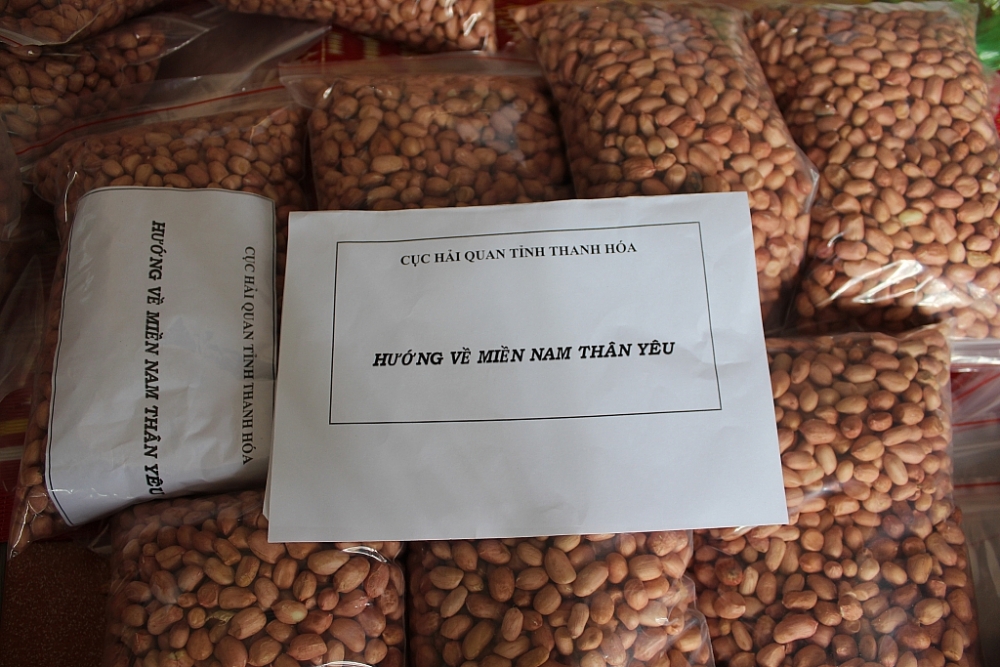 Gần 1 tấn hàng khô đã được đóng gói gửi vào TP Hồ Chí Minh. Ảnh: Phong Nhân