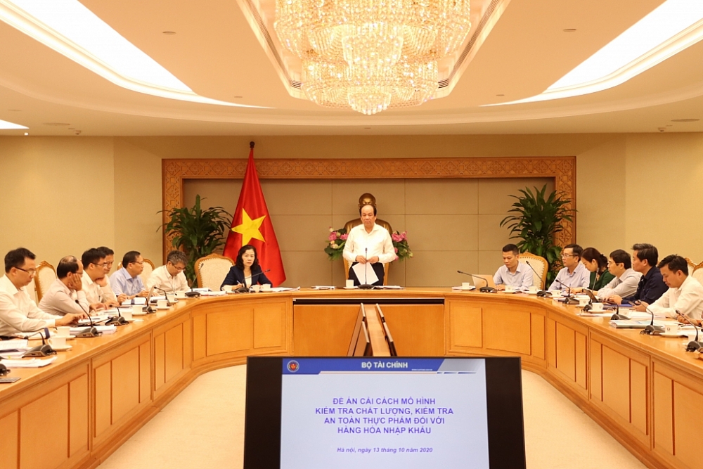 Bộ trưởng Chủ nhiệm Văn phòng Chính phủ Mai Tiến Dũng phát biểu tại cuộc họp, Ảnh: Quang Hùng