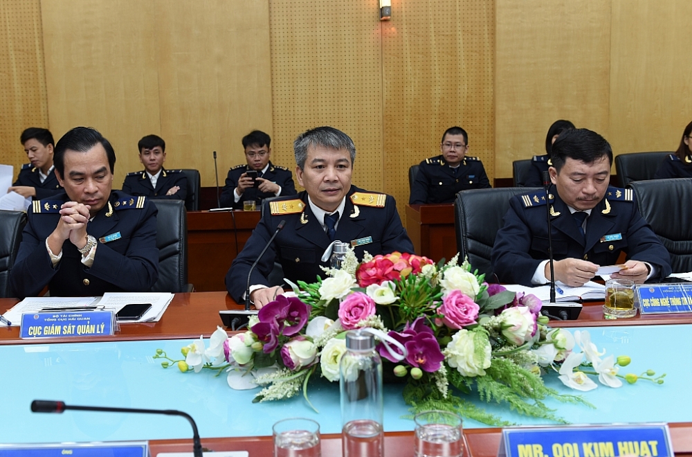 Phó Tổng cục trưởng Tổng cục Hải quan Mai Xuân Thành (giữa) phát biểu tại buổi lễ.