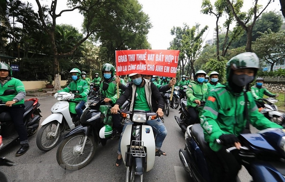 Tổng cục Thuế lên tiếng vụ Grab tăng cước, phí lên lái xe