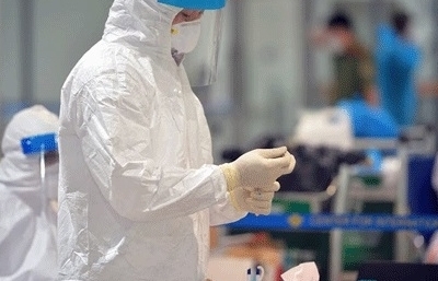Nhân viên bốc xếp tại Sân bay Tân Sơn Nhất là nhóm có nguy cơ lây nhiễm Covid-19 cao