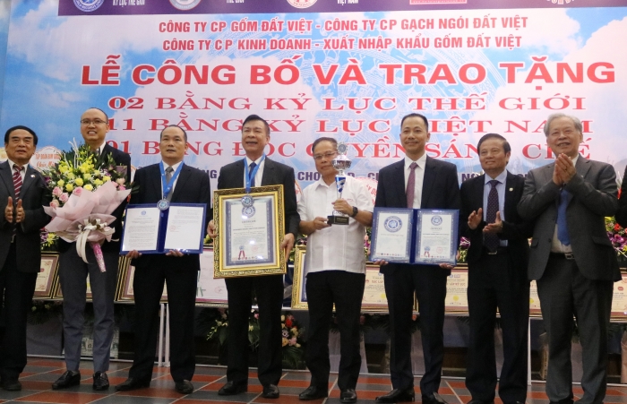Sản phẩm gốm Đất Việt lập 2 kỷ lục thế giới