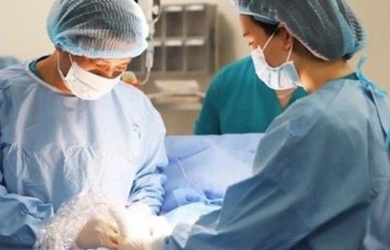 Hai “bàn tay vàng” của BV Phụ sản Hà Nội được tặng Bằng khen vì cứu sống sản phụ vỡ tử cung