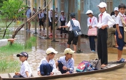 Nhiều địa phương tiếp tục cho học sinh nghỉ học vì mưa lũ