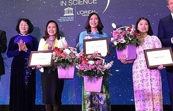 3 nhà khoa học nữ xuất sắc nhận giải thưởng L’Oréal  