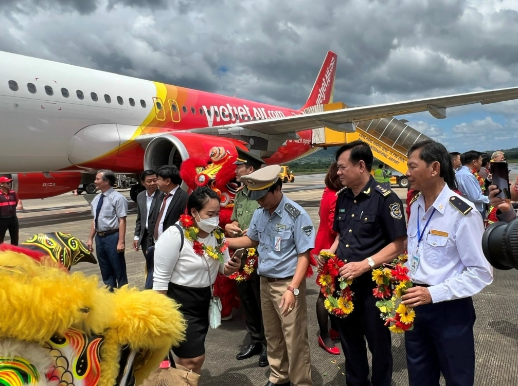 Hải quan Phú Quốc đón chuyến bay đầu tiên đến từ BangKok
