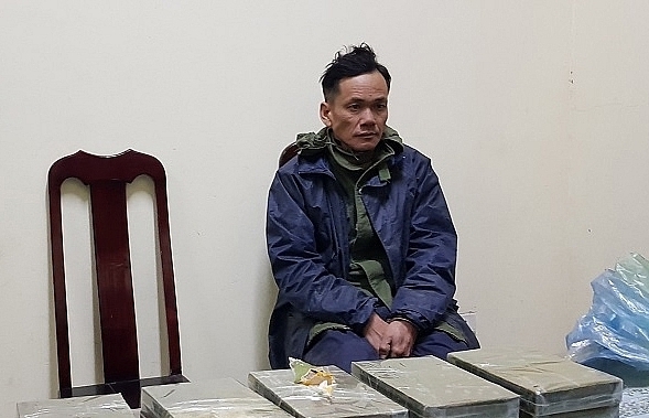 Lạng Sơn: Bắt đối tượng giấu 10 bánh heroin trong cốp xe máy