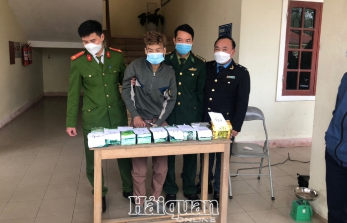 Hải quan Hà Tĩnh đồng chủ trì bắt giữ đối tượng vận chuyển 9 kg ma túy
