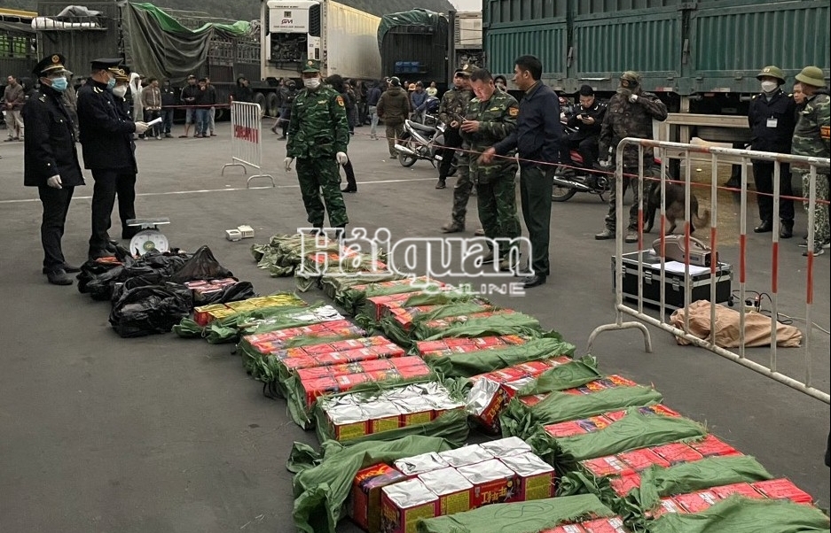 Đầu Xuân, Hải quan Tân Thanh (Lạng Sơn) bắt giữ 342 kg pháo nổ