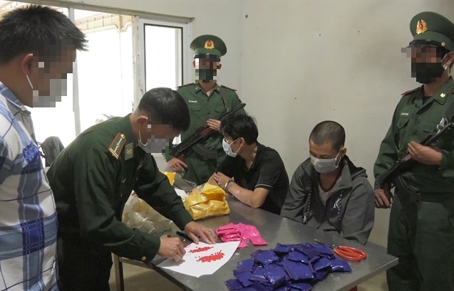 Tóm gọn 2 đối tượng vận chuyển 17.600 viên ma túy tổng hợp từ Lào vào Việt Nam