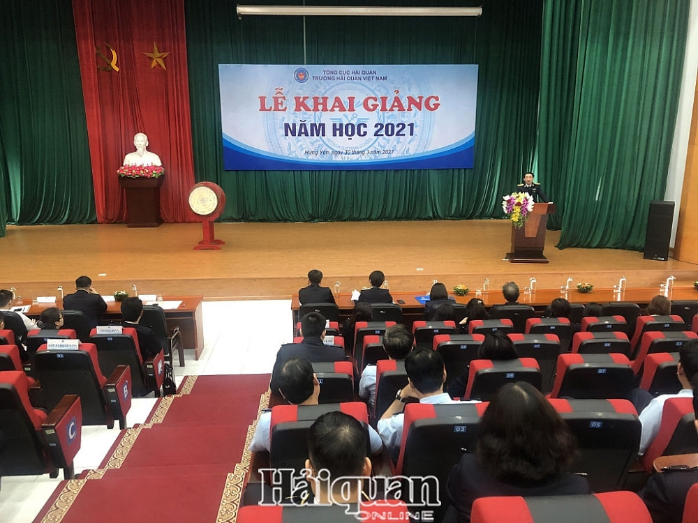 Phó Tổng cục trưởng Hoàng Việt Cường phát biểu chỉ đạo tại lễ khai giảng. Ảnh: H.Nụ