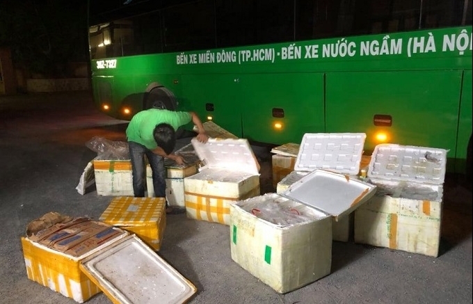 Nghệ An: Bắt xe ô tô vận chuyển gần 1 tấn thực phẩm bẩn