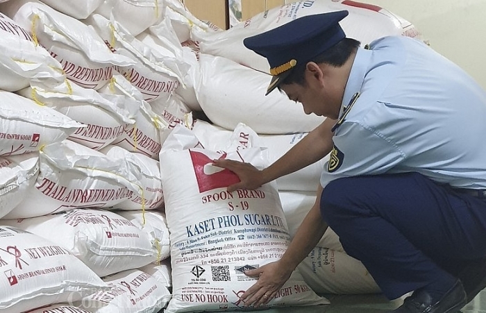 Nghệ An: Thu giữ 4,5 tấn đường cát lậu đang vận chuyển đi tiêu thụ
