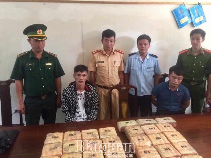 Hải quan Hà Tĩnh bắt hai đối tượng vận chuyển 27 kg ma túy dạng đá và 3 kg ketamin