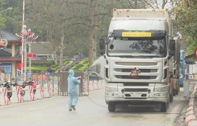 Lạng Sơn quản lý người, phương tiện chở hàng xuất khẩu đến các cửa khẩu