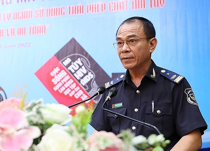 Phó Cục trưởng Cục Hải quan Hà Tĩnh Nguyễn Đình Long phát biểu tại buổi lễ.