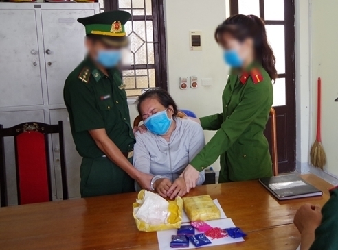Hà Tĩnh: Bắt đối tượng nữ, thu giữ 12.000 viên ma tuý tổng hợp