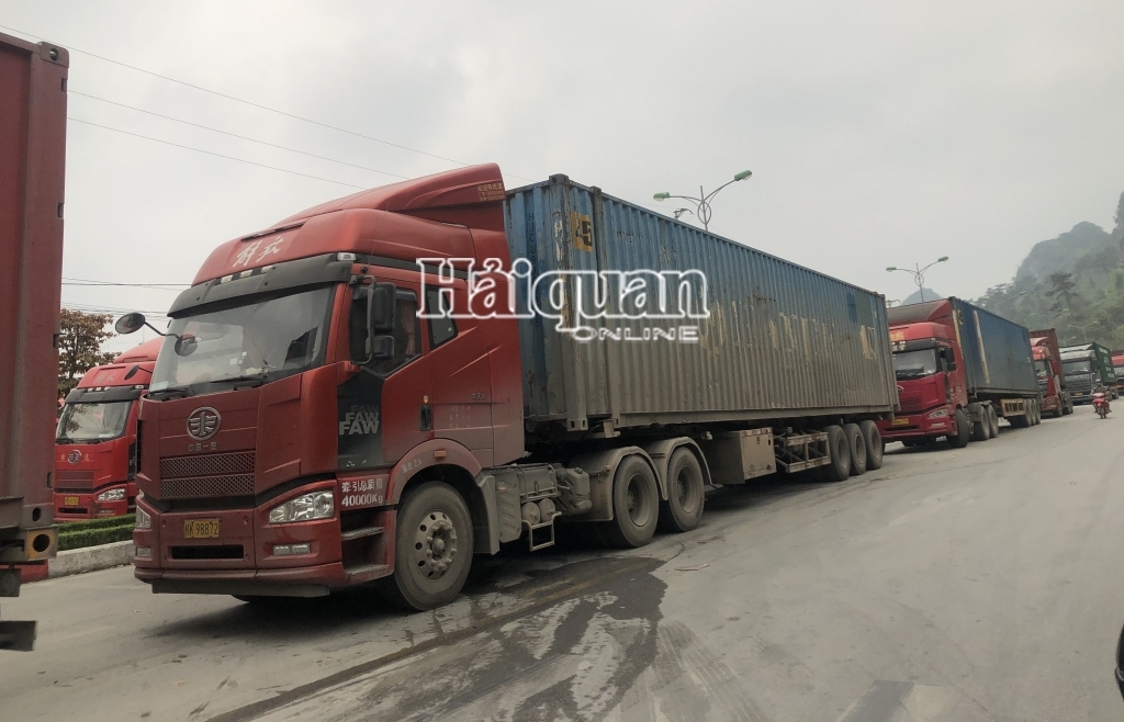 Lạng Sơn: Giải quyết tình trạng ùn ứ xe nông sản ở khu vực cửa khẩu