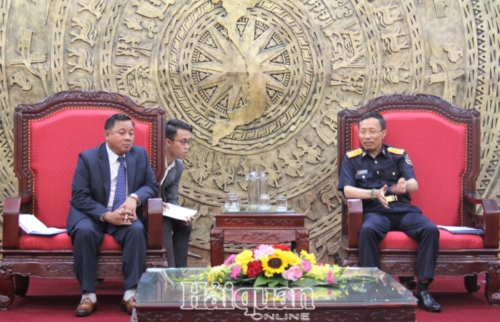 Tổng cục trưởng Nguyễn Văn Cẩn tiếp xã giao Tổng cục trưởng Hải quan Lào