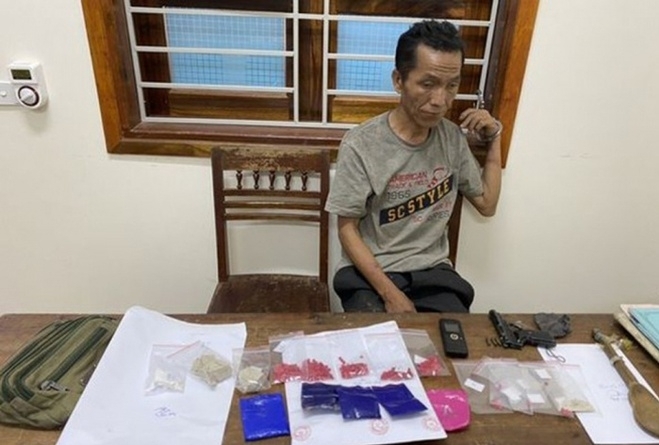 Nghệ An: Tóm gọn đối tượng trang bị vũ khí nóng để buôn ma túy