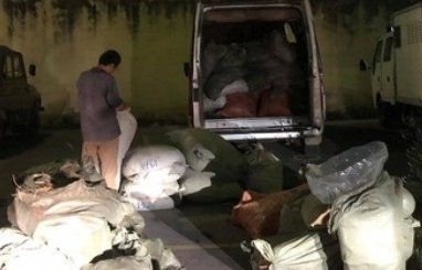 Lạng Sơn bắt giữ xe khách chở 1.483 kg thuốc bắc nhập lậu
