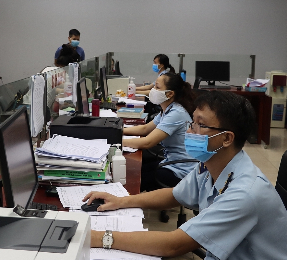 Hoạt động nghiệp vụ tại Chi cục Hải quan cửa khẩu quốc tế Lào Cai, Cục Hải quan Lào Cai. Ảnh: T. Bình