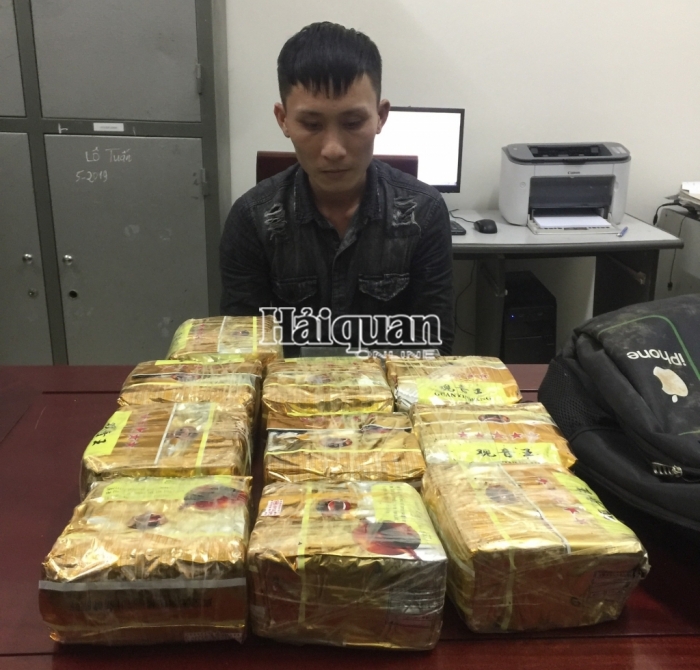Hải quan Nghệ An phối hợp bắt 10 kg ma túy đá và 2 bánh heroin