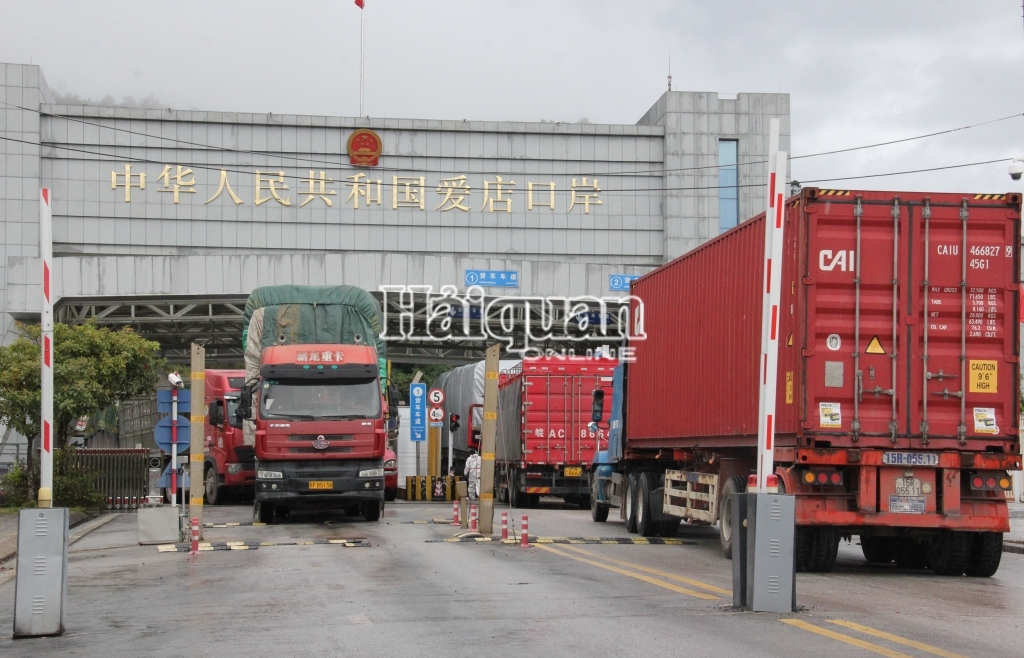 Lạng Sơn: Lượng phương tiện vận chuyển hàng thông quan trong ngày tăng mạnh