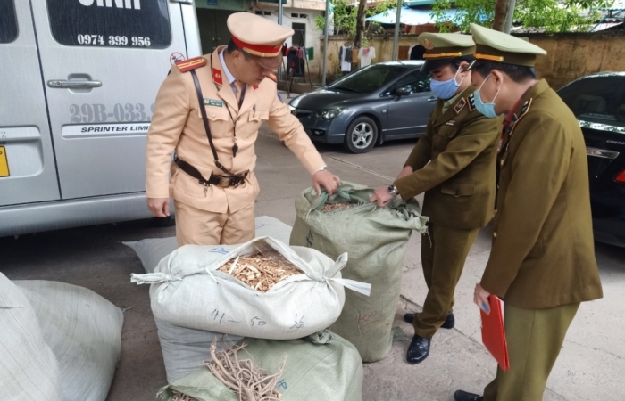 “Tóm gọn” gần 400 kg dược liệu đang trên đường đưa về Hà Nội tiêu thụ