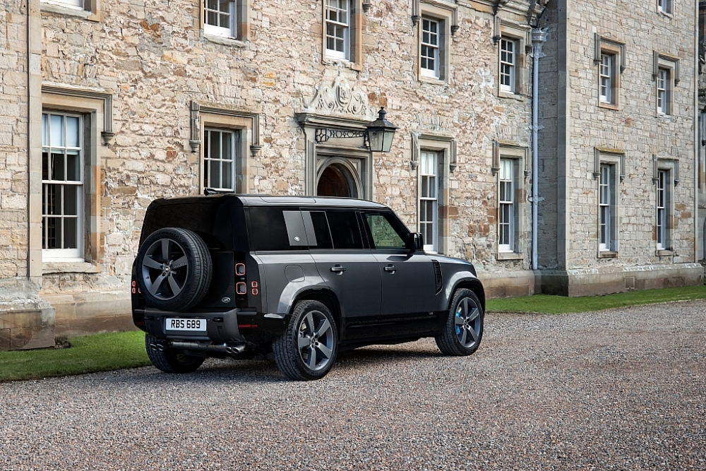 Ra mắt Siêu phẩm off-road Land Rover Defender Works V8 Trophy