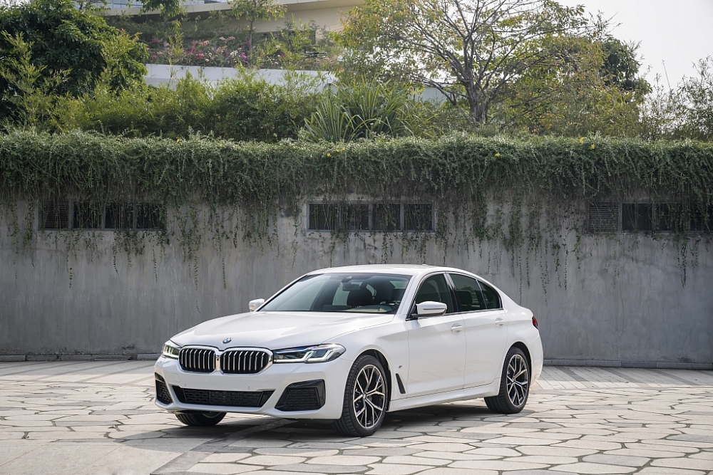 Giá từ 2,5 tỷ đồng, BMW 5 Series mới chính thức ra mặt tại Việt Nam