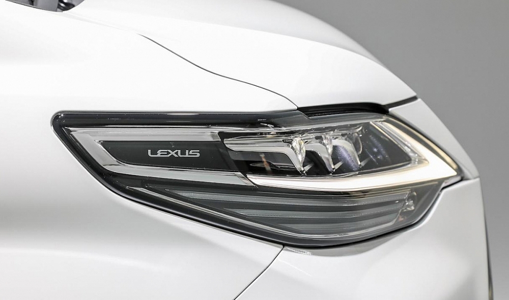 Giá từ 6,8 tỷ đồng Lexus LM 350 đem lại khoang khách sang trọng vô đối