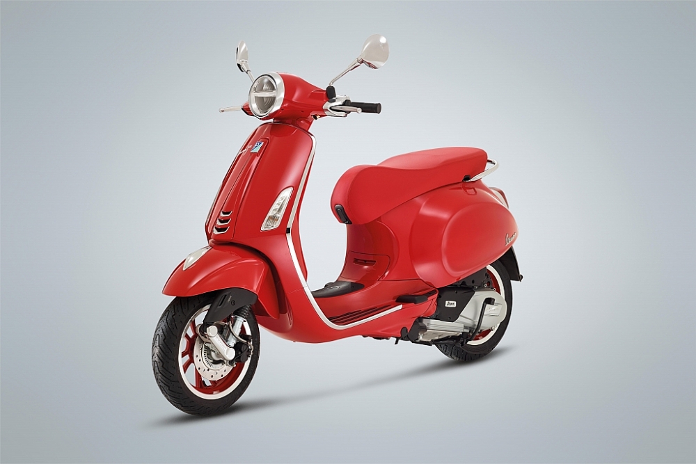 piaggio ra mat vespa primavera red tai thi truong viet nam