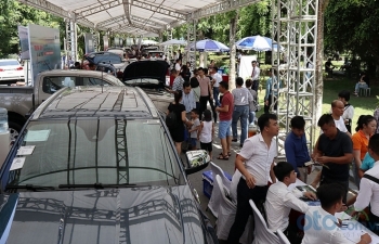 2.000 lượt khách tham quan và 50 đơn đặt hàng tại Hội chợ Oto.com.vn