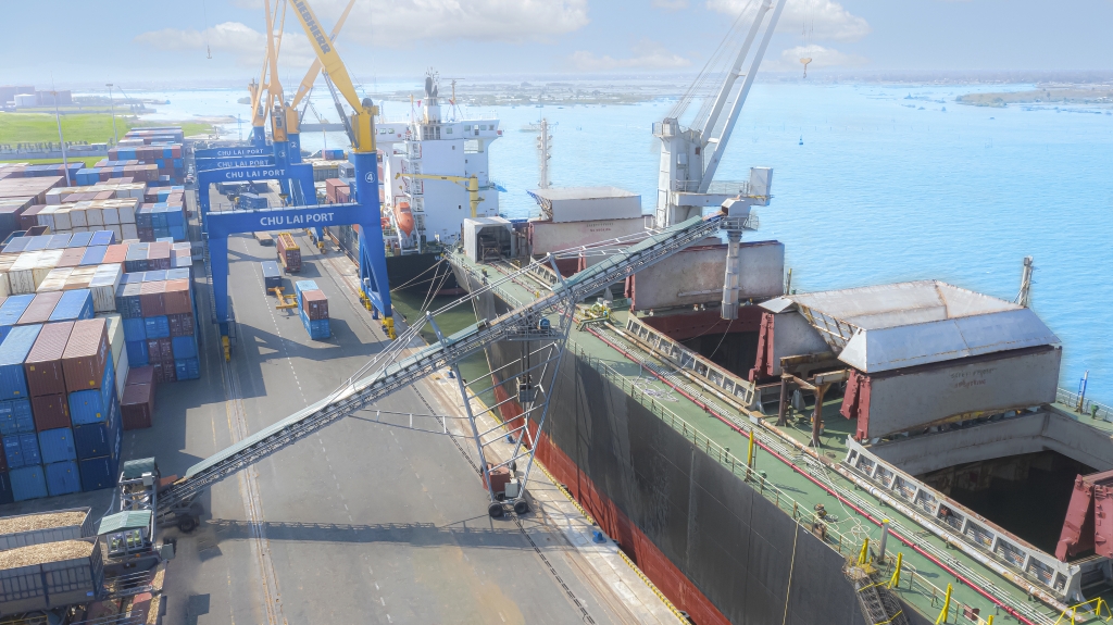 Đầu tư bến cảng 5 vạn tấn tạo đà phát triển dịch  vụ Logistics tại miền Trung