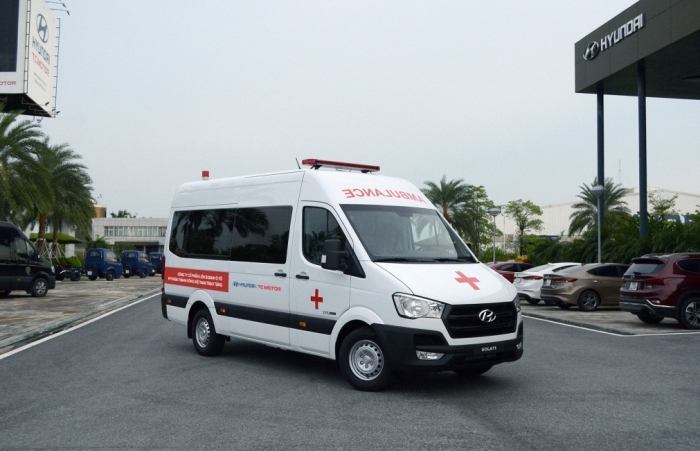Liên doanh Ô tô Hyundai Thành Công trao tặng 10 xe Solati cứu thương hỗ trợ phòng chống dịch Covid