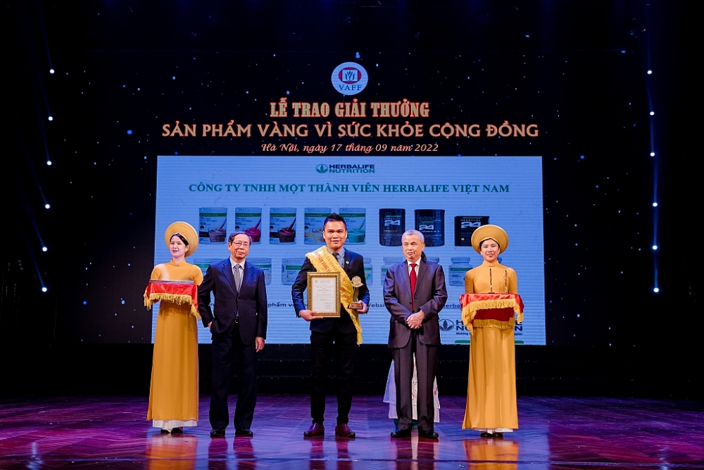 Herbalife Việt Nam được trao giải thưởng Sản phẩm vàng vì sức khỏe cộng đồng năm 2022