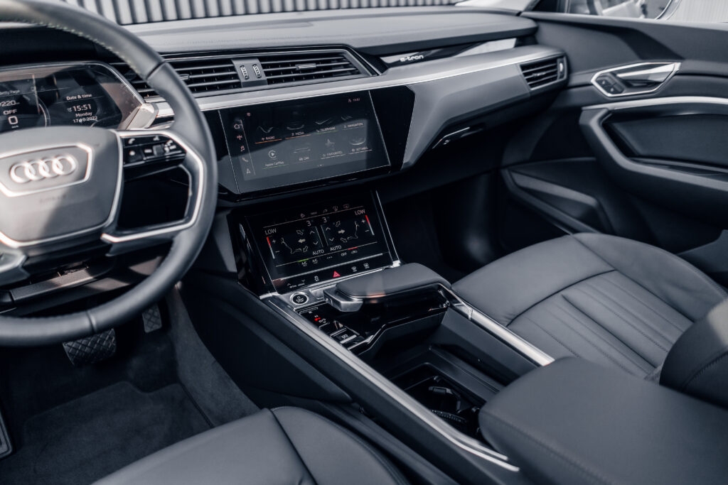Ra mắt Audi e-tron 50 SUV quattro thuần điện, Audi lộ rõ chiến lược dài hạn
