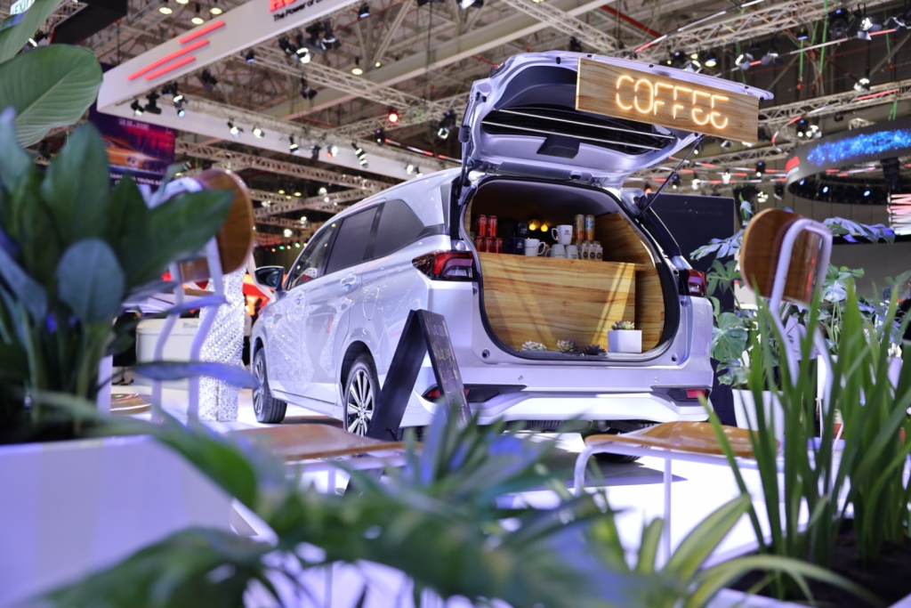 Gian hàng Toyota tại Triển lãm ô tô Việt Nam 2022: Ngập công nghệ, tràn sắc xanh