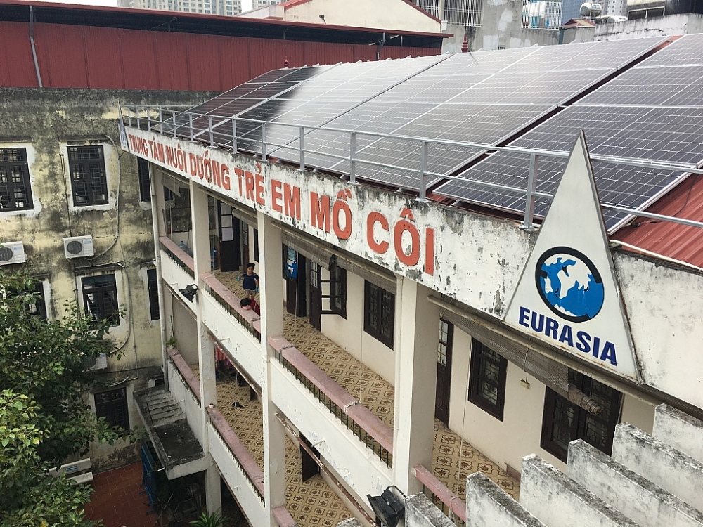 Piaggio Việt Nam đồng hành cùng Dự án từ thiện “Điện năng lượng mặt trời”